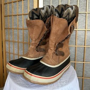 Sorel Joan of Arctic Boots with Brown Aztec Liner and Laces | Size 7